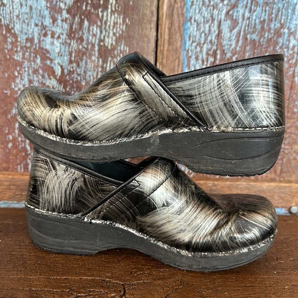 Dansko Pewter Brush Clog Size 38 - Picture 9 of 16